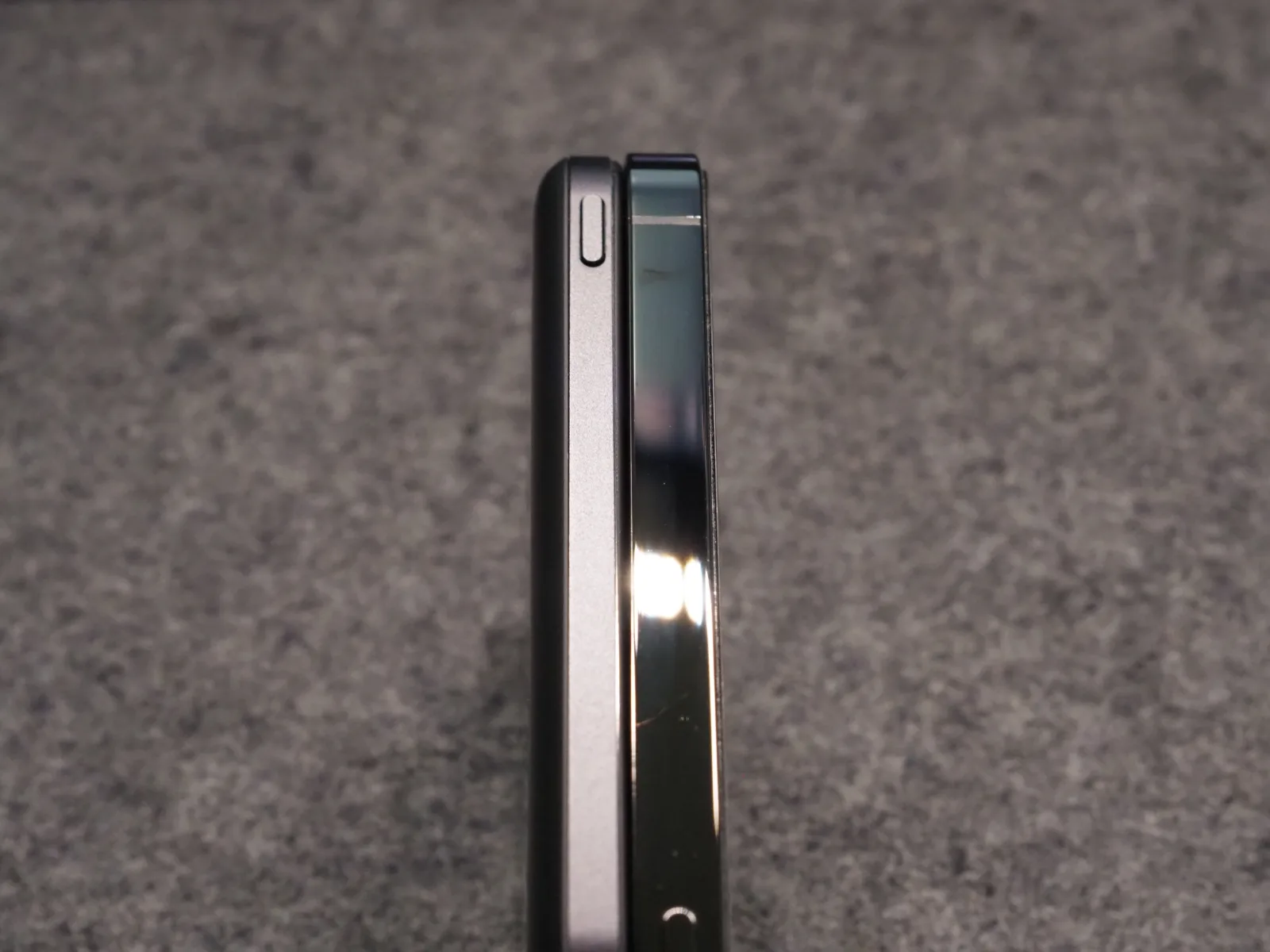 iPhone 12 proとの比較 すごく薄い