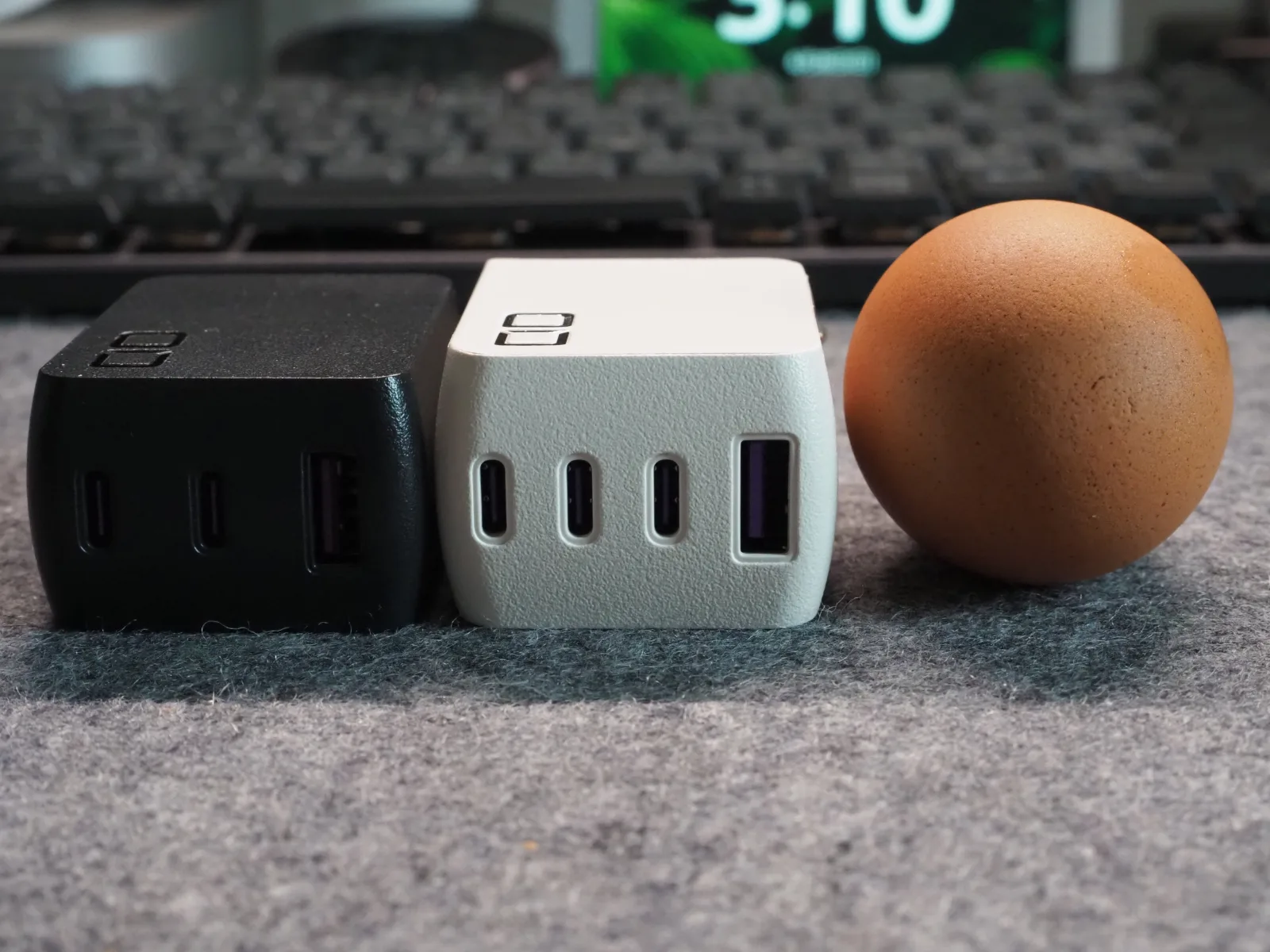 左からTRIO V1、QUAD V2、卵