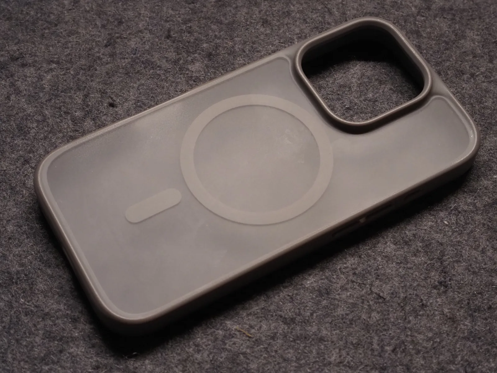 TORRAS iPhoneケース