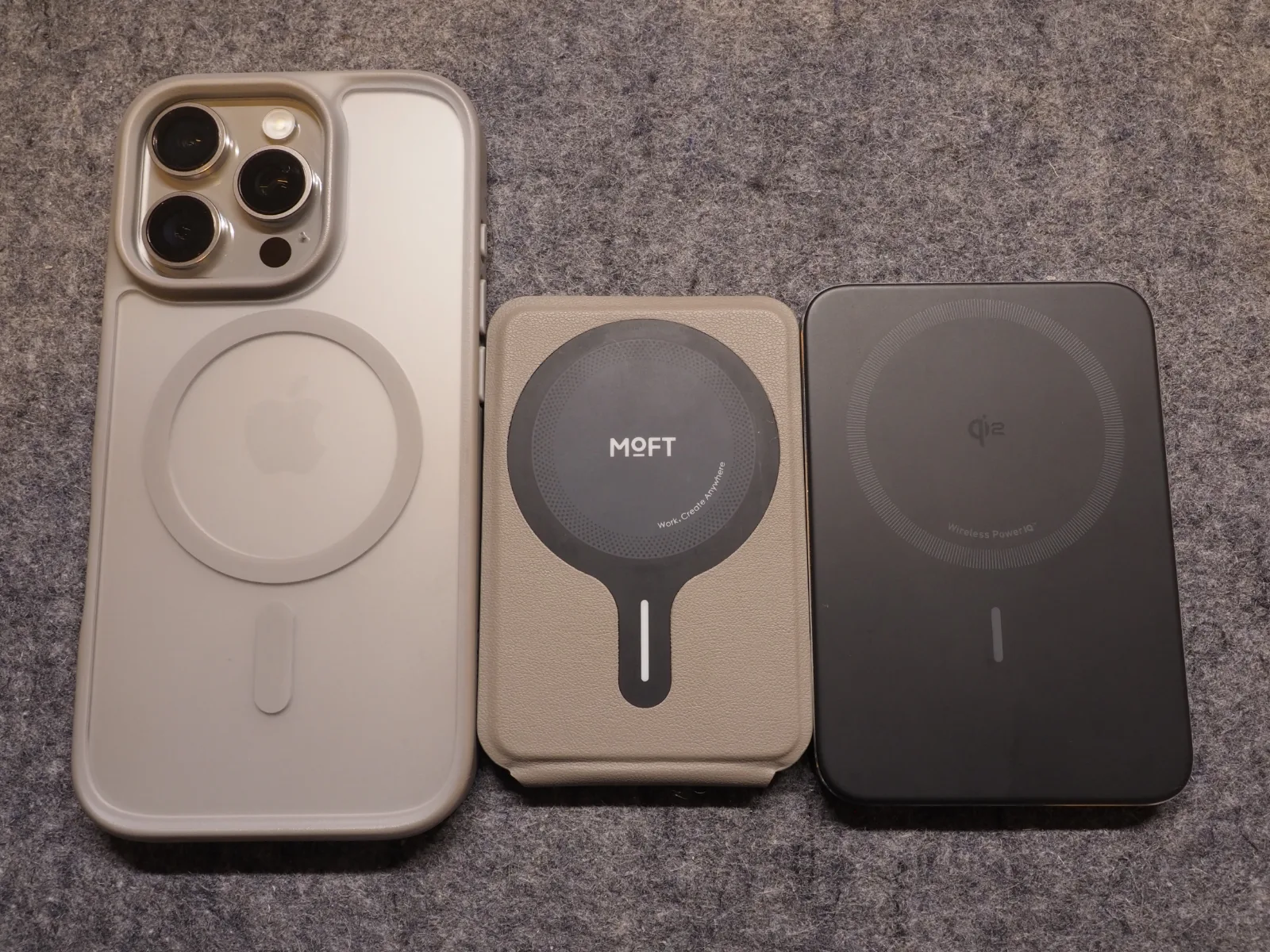 iPhone、Anker MagSafeバッテリーと