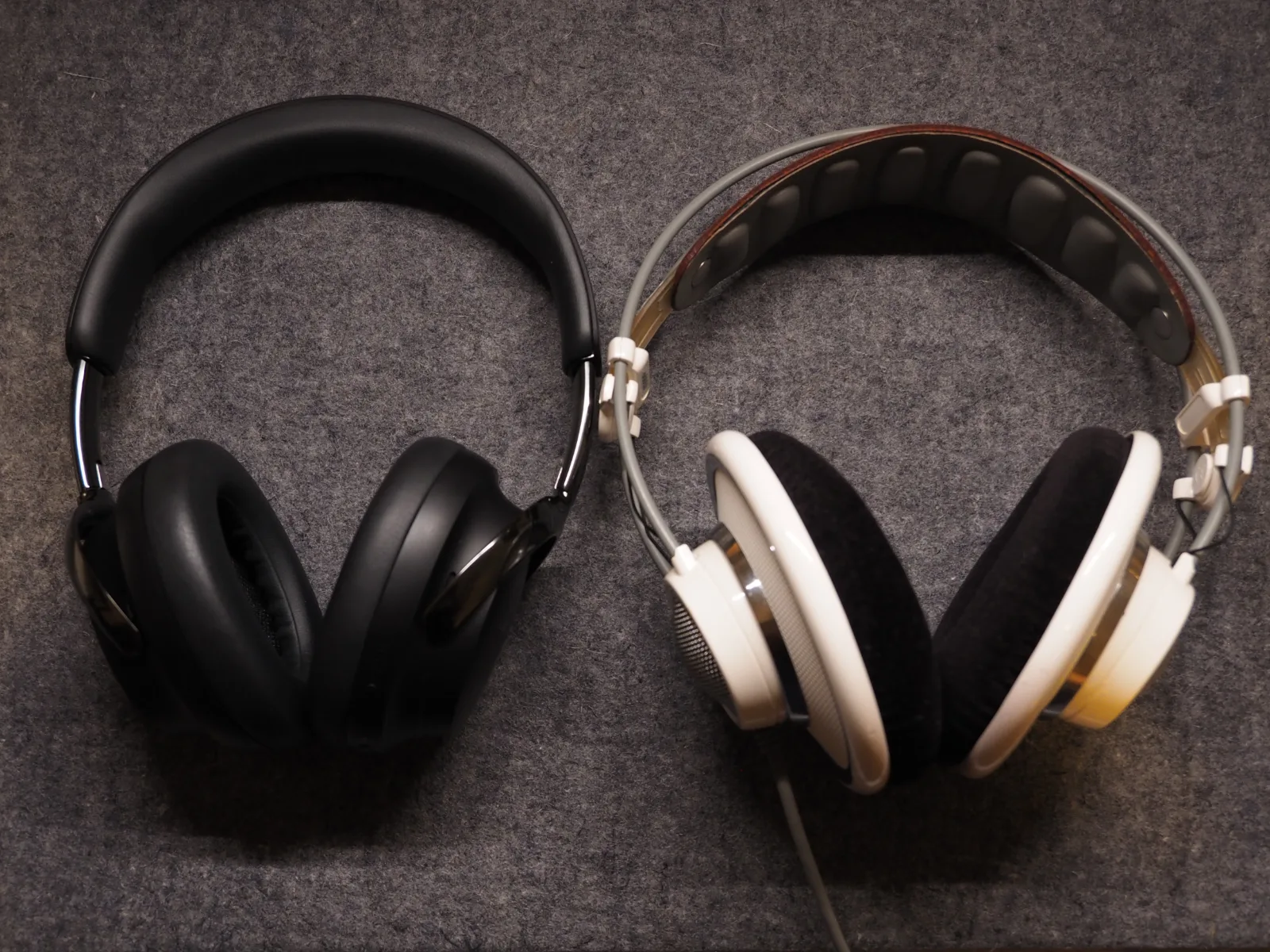 BoseとAKG