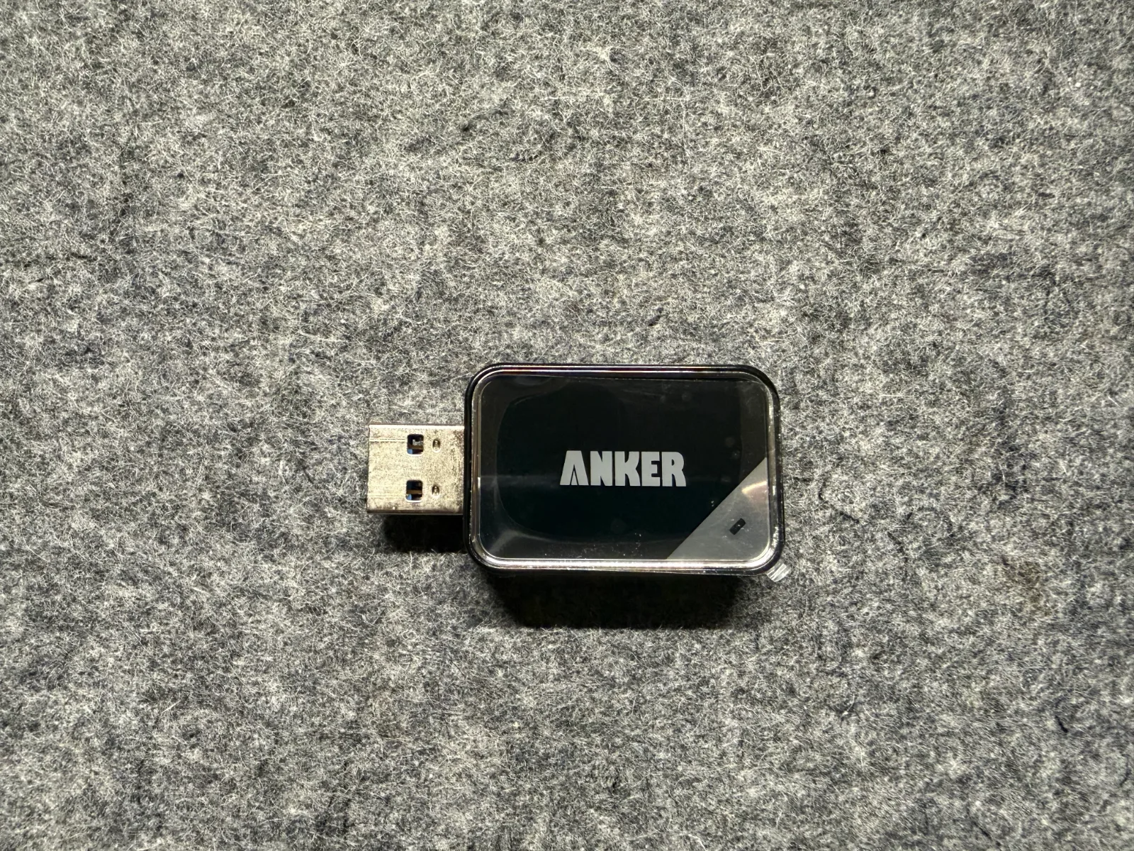 Anker 2-in-1 USB 3.0 カードリーダー 特に理由はないが、保護フィルムを剥がしていない。