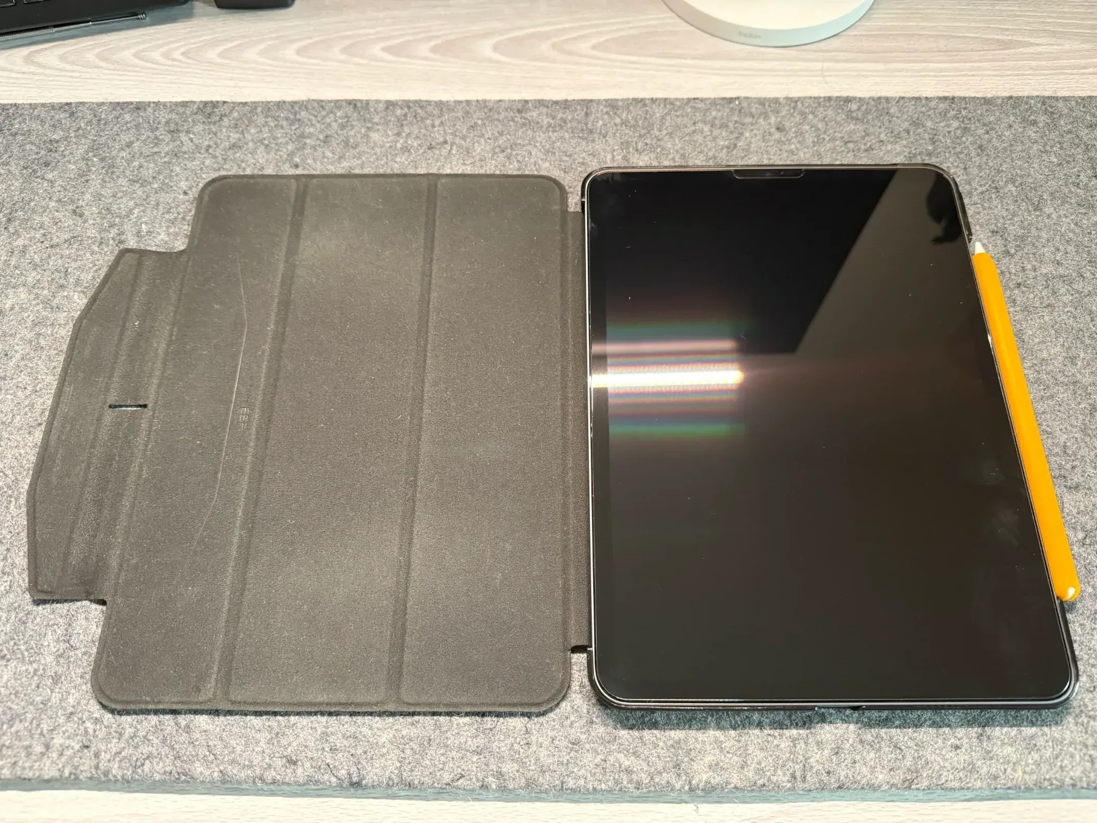 ESRのケース 手帳型、でいいんでしょうかね、このタイプは