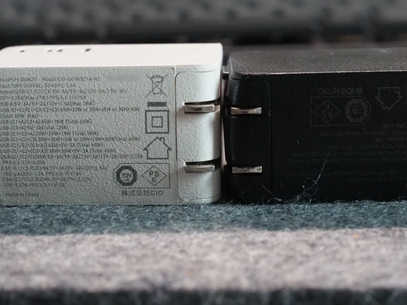 厚みはQUAD V2が少し(2mm)厚い